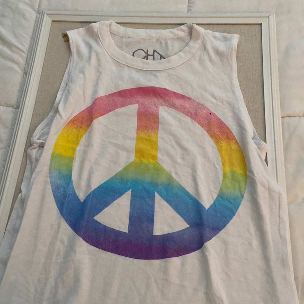 Chaser size medium peace sign tank.